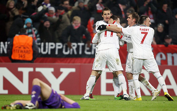 Wed Champions League: Miroslav Klose and team-mates celebrate after Klose scored the winner