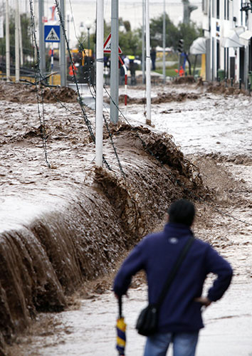 Madeira : Flooding in Funchal, Madeira