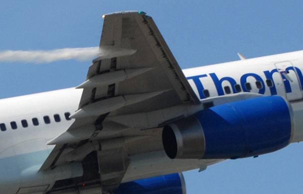 Fuel leak forces Thomas Cook Boeing 757 to make emergency landing at Caselle airport, Turin