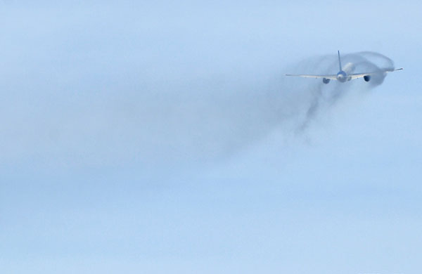 Fuel leak forces Thomas Cook Boeing 757 to make emergency landing at Caselle airport, Turin
