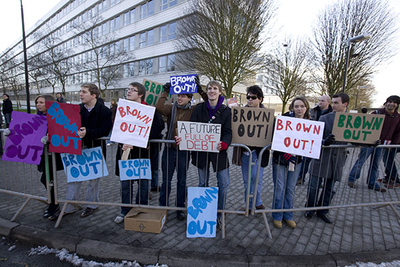 Politics: Conservative supporting students picket The Labour Party launch