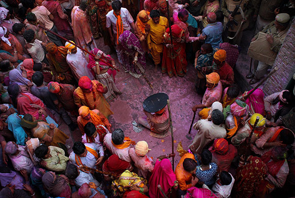 24 hours in pictures: Barsana, India: Celebrations of Holi