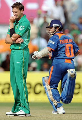 Tendulkar record innings: As Tendulkar notches up yet more runs, South Africa's Dale Steyn 