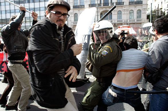 Clashes in Greece: greece crippled by general strike