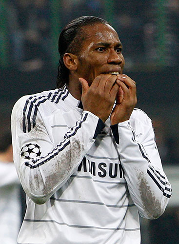 Chelseas-Drogba-reacts-004.jpg
