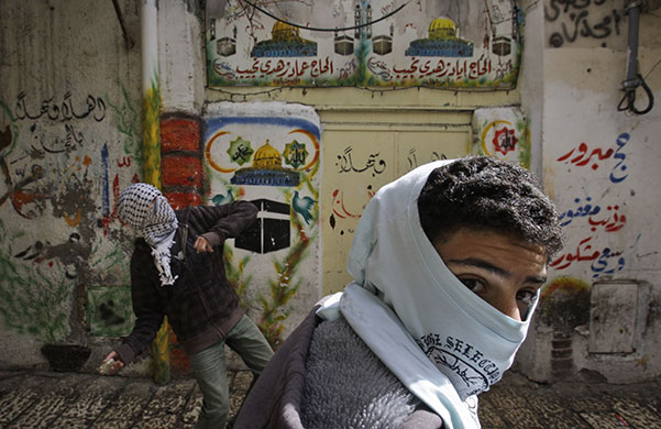 24 hours in pictures:  Palestinians youths hurl stones with Israeli policemen in Jerusalem
