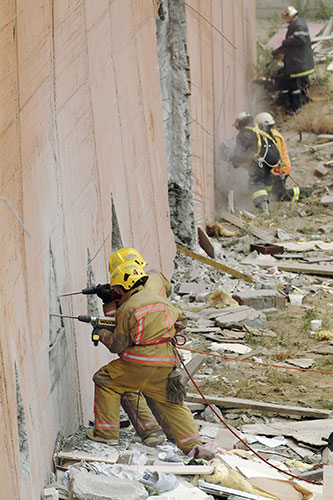 chile update: Rescue workers try to enter damaged building in Concepcion