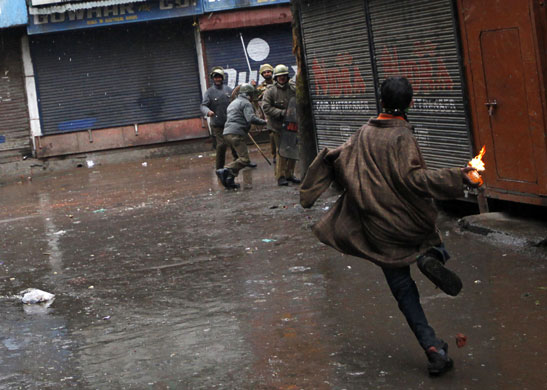 24 hours: Kashmiri protester throws petrol bomb at Police
