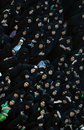24 Hours in Pictures: Muslim Shiite pilgrims gather to mark the Shiite mourning day of Arbaeen