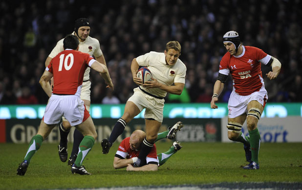 England Wales: Wilkinson escapes from Williams tackle