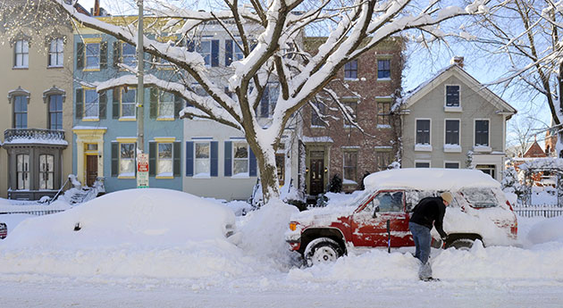Snowy Washington: Mark Monahan of Washington digs out his car