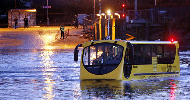 Amphibious bus: An amphibious bus in the water on the River Clyde in Glasgow