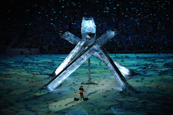 Olympics : Neil Young performing