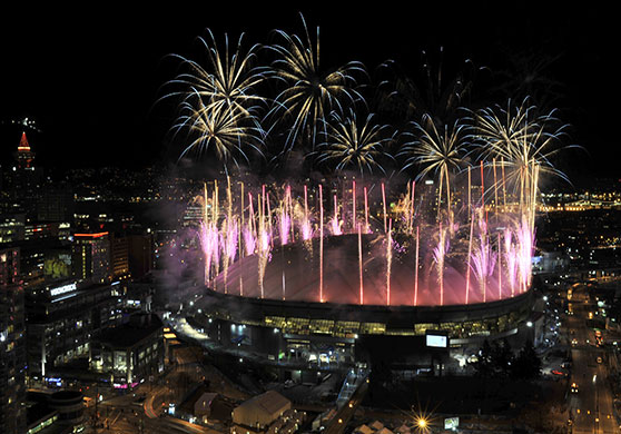 Olympics : Fireworks explode over the BC Place after the closing ceremony