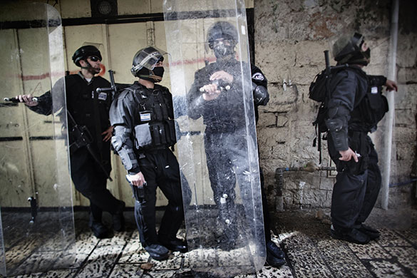24 hours in pictures: Israel: Israeli police forces take position during clashes