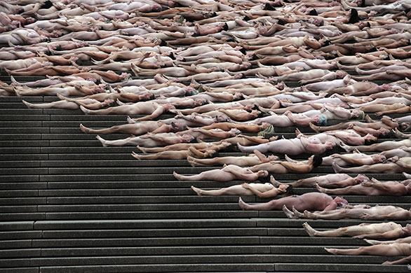 24 hours in pictures: Sydney, Australia: More than 5,000 people pose for Spencer Tunick