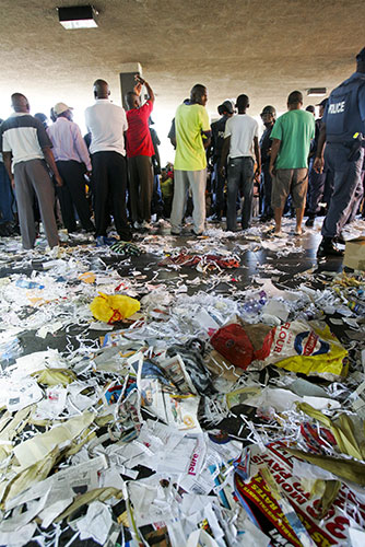 Violence in Pretoria: Residents from Oukasie outside Brits, protest over poor service delivery