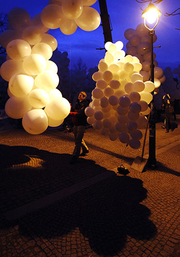 24 hours in pictures: A crew member carries balloons in the central Prague's Letna district