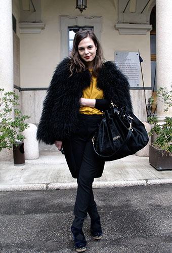 Face hunter: serious black outfit