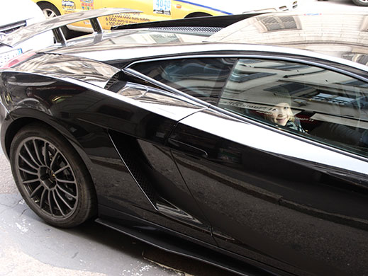 Face hunter: Italian car