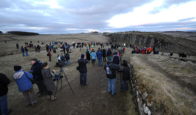 Hadrian's Wall: Spectators gather across the Pennine hillsides 