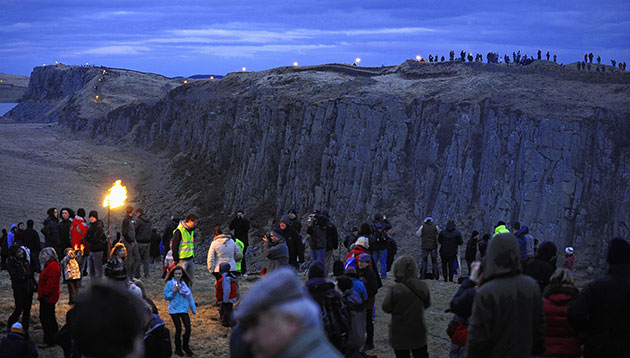 Hadrian's Wall: Spectators gather across the Pennine hillsides 