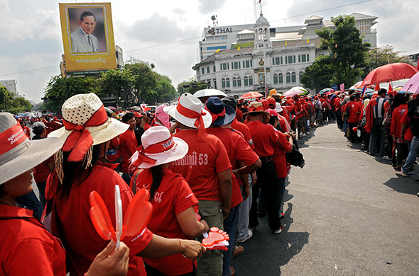 Thailand blood protest: Red-shirted supporters of Thaksin Shinawatra queue up to donate blood 