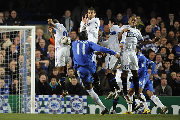 Chelsea v Inter: Drogba's free-kick hits the Inter wall