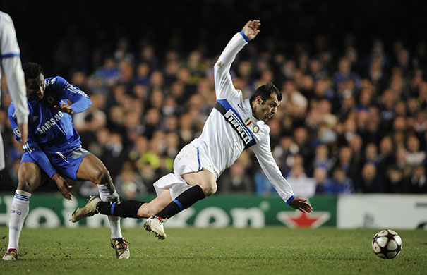 Chelsea v Inter: Goran Pandev tripped by John Mikel Obi