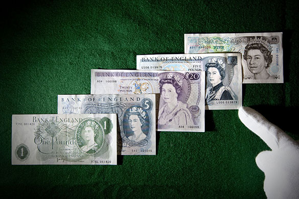 bank exhibition: Banknotes featuring the Queen from 1960 to the present day 