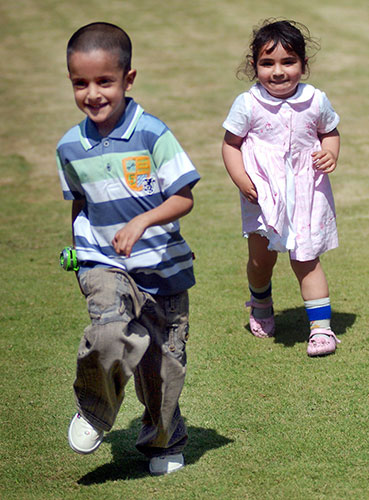 Sahil Saeed 2: Sahil Saeed plays with his cousin as they are reunited 