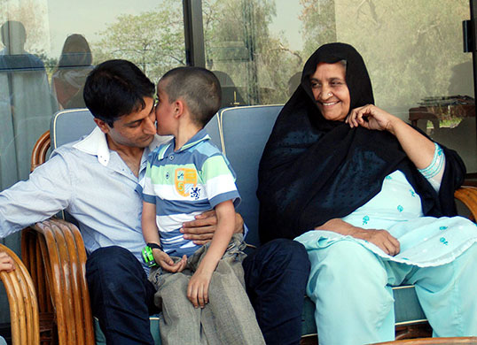 Sahil Saeed 2: Sahil Saeed with his father Raja Naqqash and grandmother Tasnim Bashir