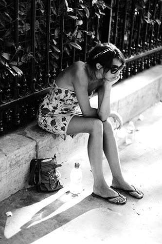 In Pictures: boredom: bored girl in Paris