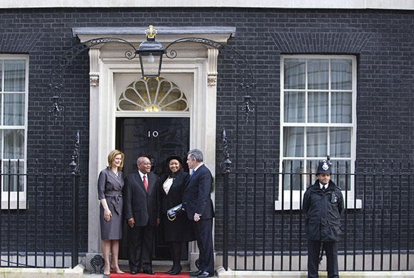 Argles election: Gordon Brown and Sarah Brown welcome Jacob Zuma and his wife