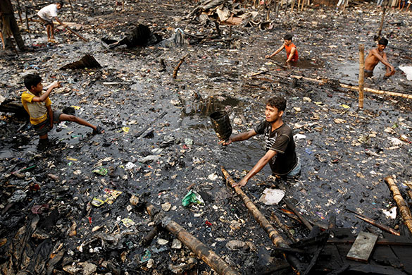 24 hours in pictures: Fire destroys shanty houses in Dhaka, Bangladesh