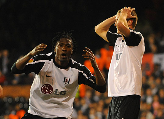 Europa League: Fulham's Etuhu and Hangeland react after Etuhu's header hit the bar