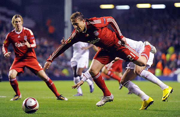 Europa League: Lucas Leiva gets fouled and Liverpool win a penalty