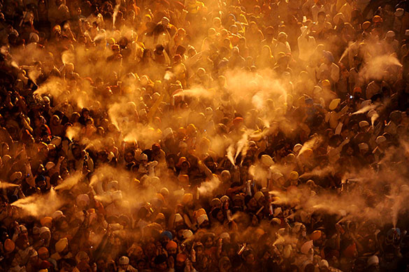24 hours in pictures: Hola Mohalla in Amritsar, India