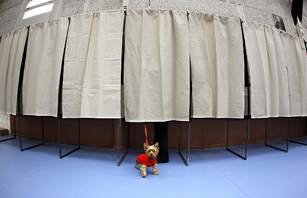 24 hours in pictures: French regional election