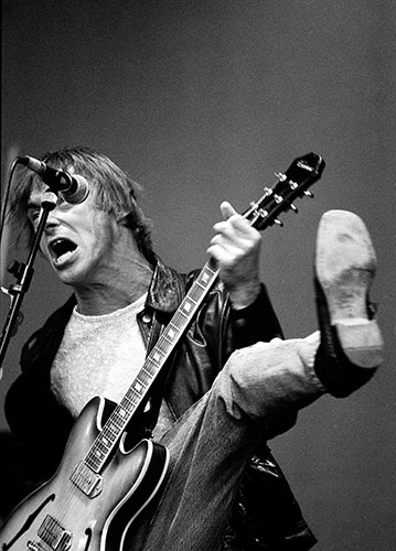 Paul Weller Timeline: Paul Weller performing at the Glastonbury Festival in 1994