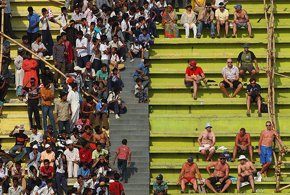 eyewitness:  Bangladeshi and English cricket fans Dhaka