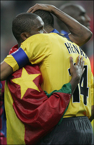 06 Champions League Final: Samuel Eto'o Hugs Thierry Henry At The End
