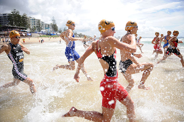 24 hours in pictures: Women enter the surf  2010 ITU Triathlon World Cup, Mooloolaba Australia