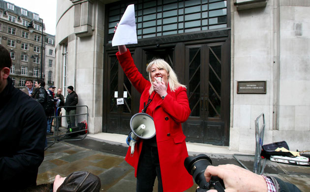 Save 6 Music protest: DJ Liz Kershaw speaks to protesters