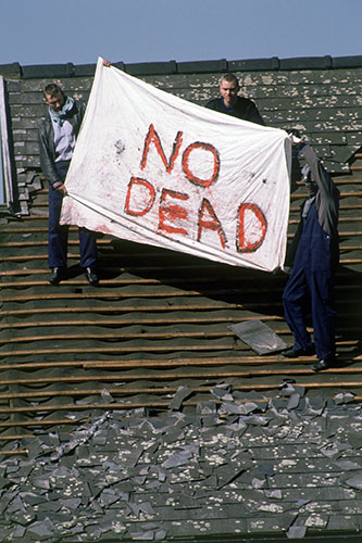 Strangeways riots: Prisoners on the rooftop of Strangeways during a riot in protest