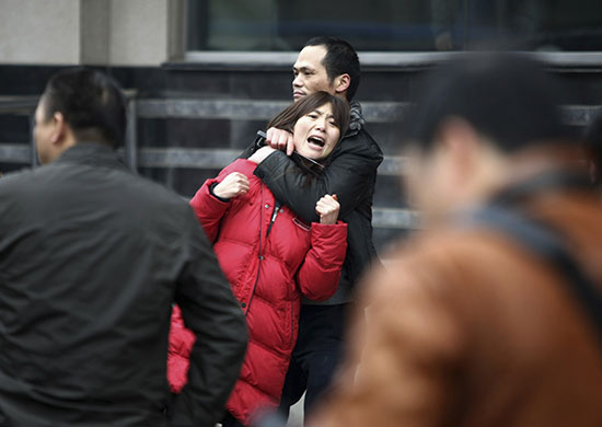 24 hours: A man holds his sister-in-law hostage at knife-point on a street in Wuxi