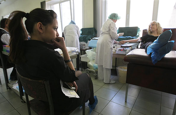 moscow bombs aftermath: Russian people donate their blood for the victims of terrorist acts