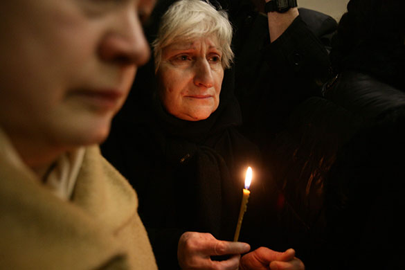moscow bombs aftermath: russians mourn victims of moscow bombings