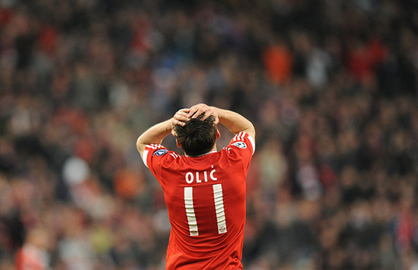 24 sport: Ivica Olic misses against Manchester United