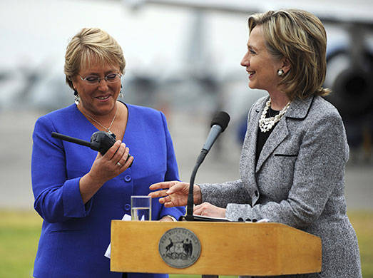 Chile Aid: Chiles President Michelle Bachelet and Hillary Clinton hold satellite phone